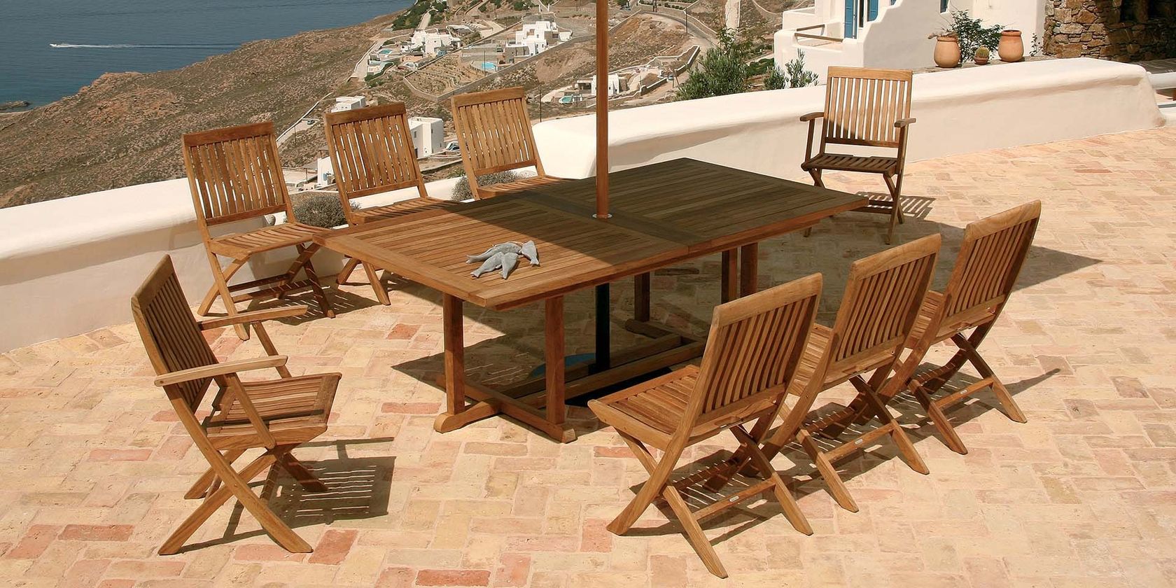 Barlow Tyrie Arundel collection (Dining table)