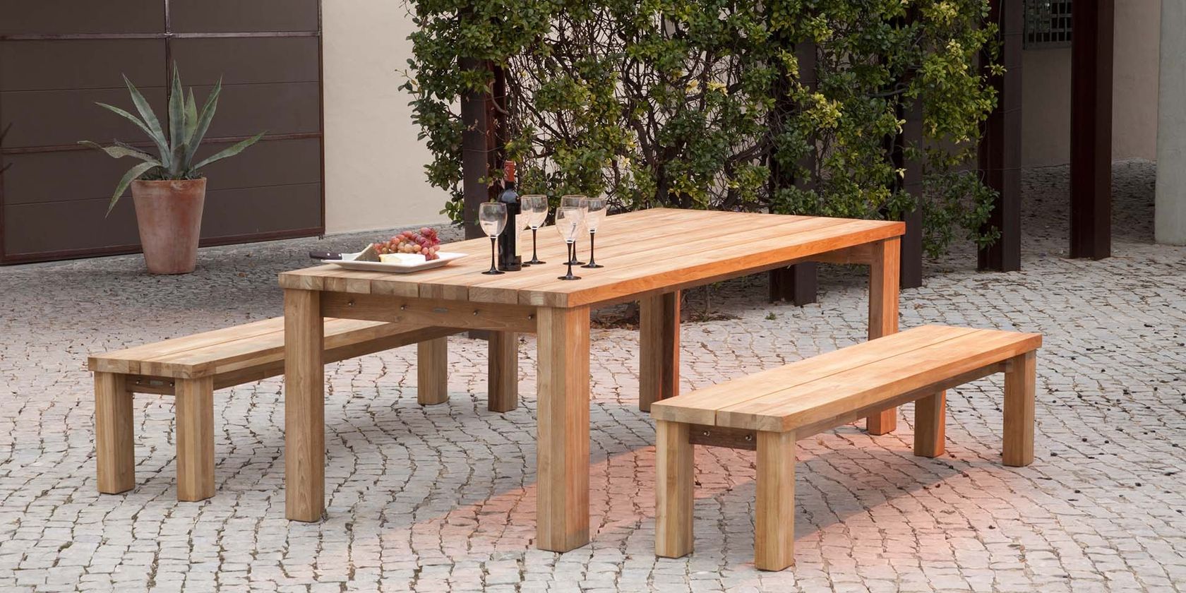 Barlow Tyrie Titan collection (Dining)