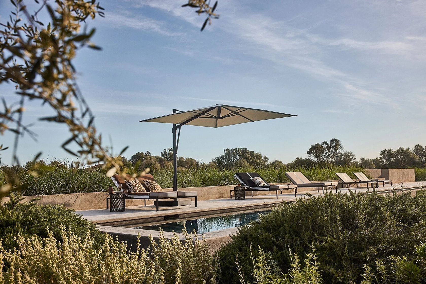 Glatz VITA Sfera collection (Cantilever parasol)