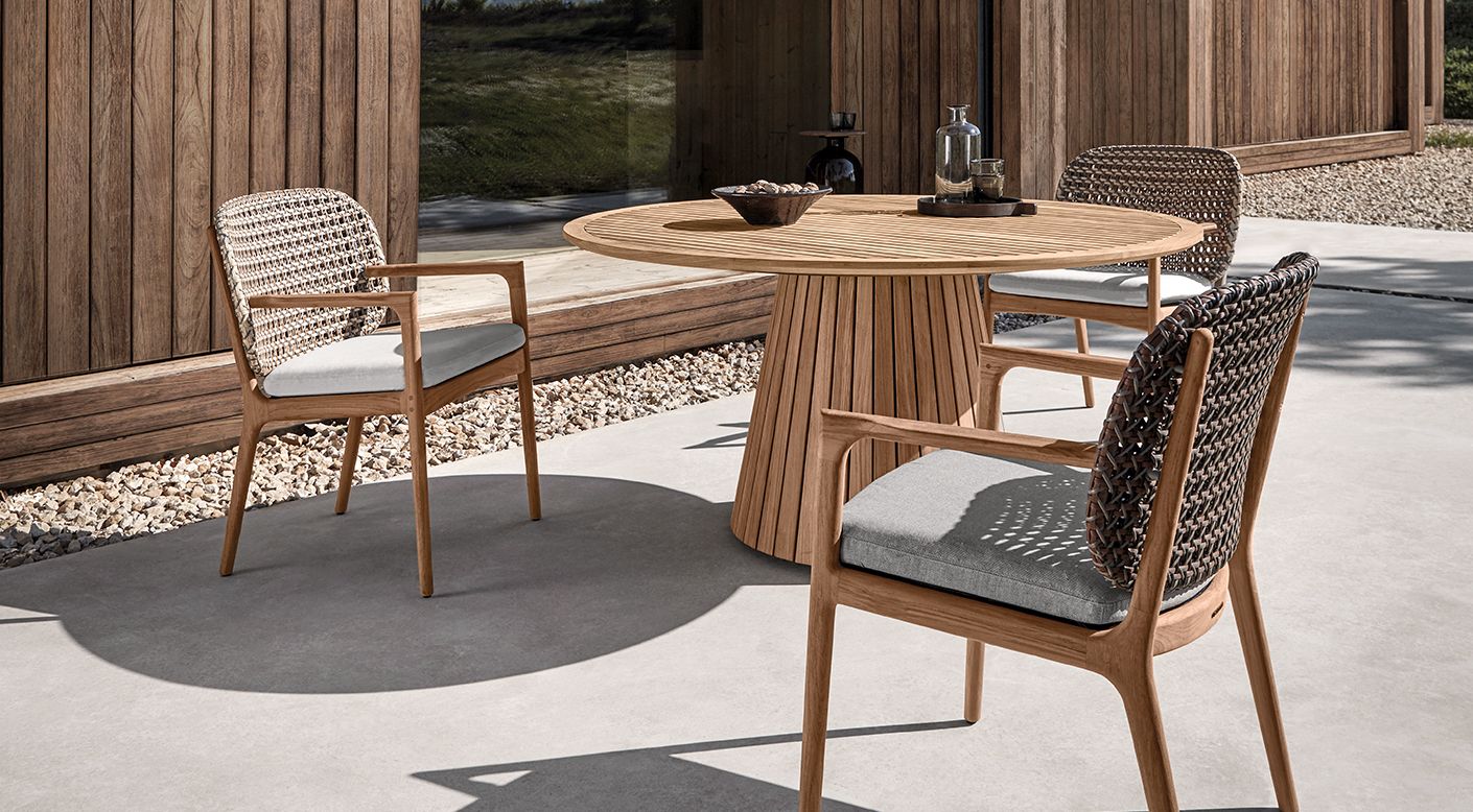 Gloster Whirl collection (Dining tables)