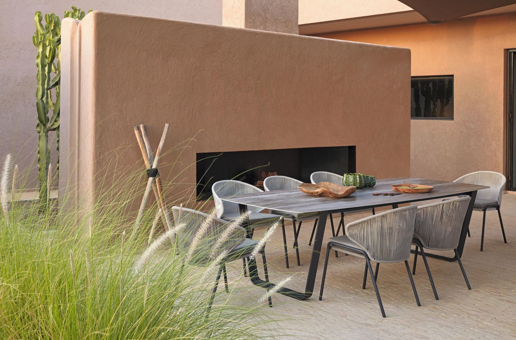 Manutti Air collection (Dining tables)