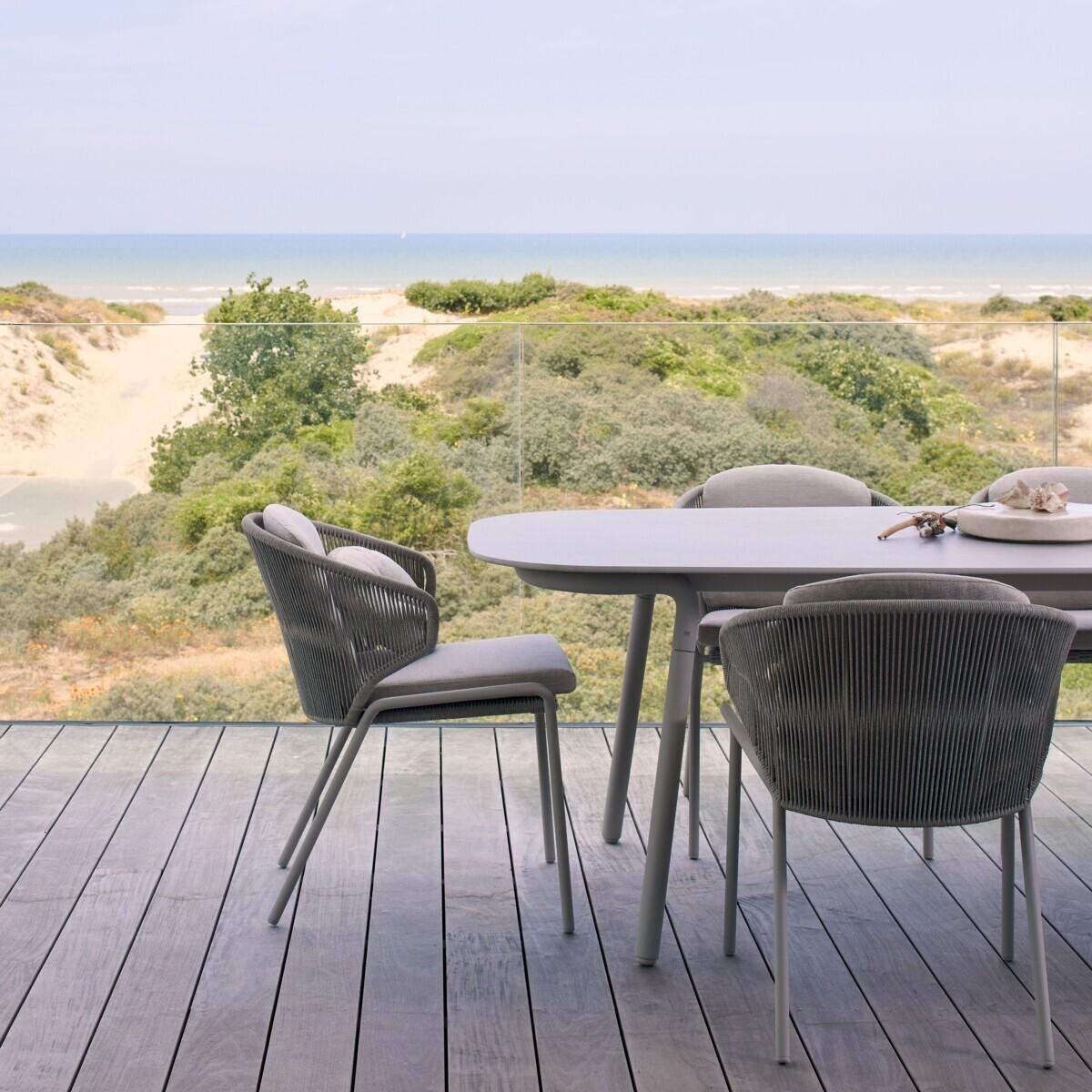 Manutti Minus collection (Dining tables)