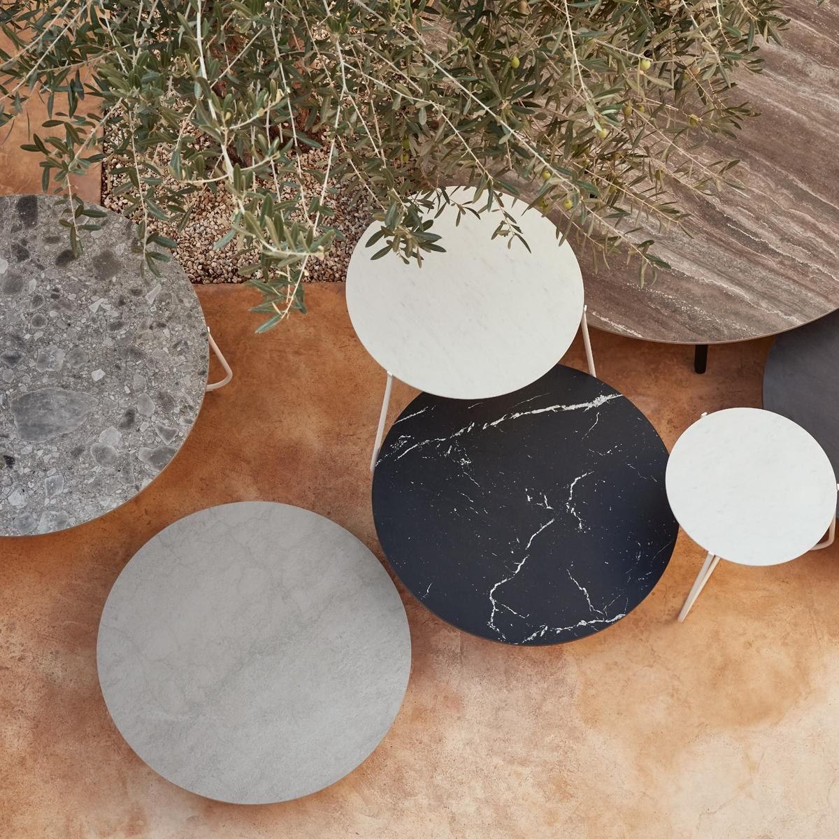 Manutti Mood collection (Coffee tables)
