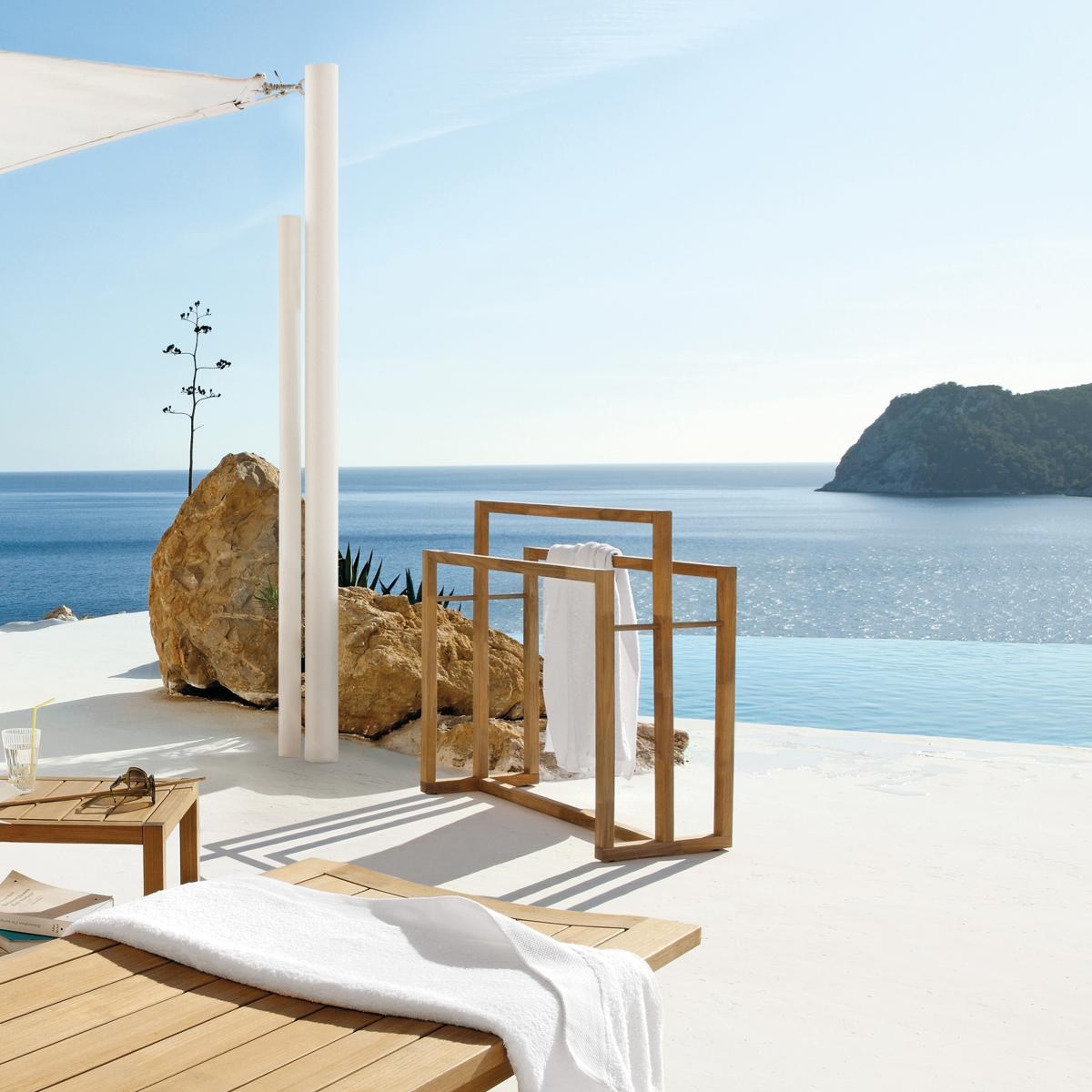 Manutti Siena collection (Teak accessories)