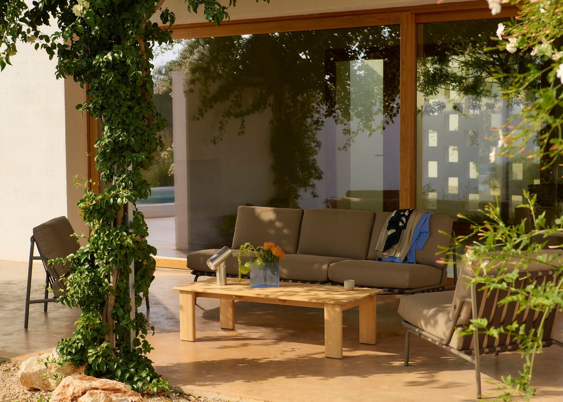 Settle Outdoor detail